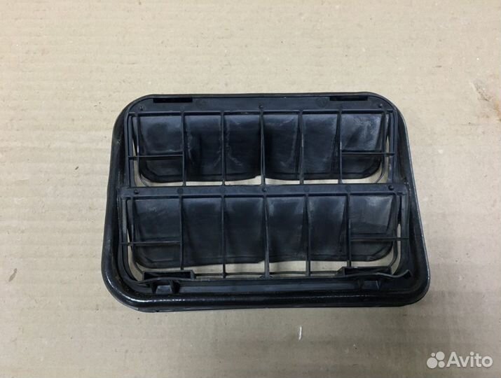 Решетка вентиляционная задняя левая Renault