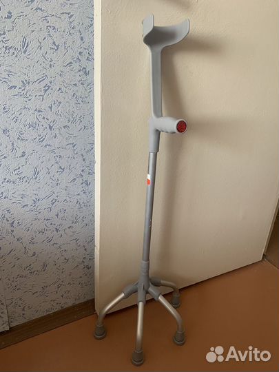 Костыль локтевой трехопорный