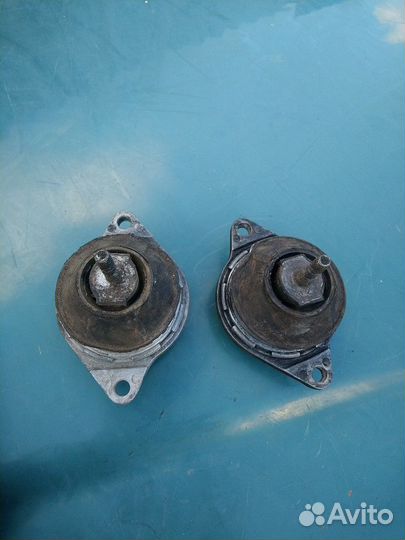 Подушки двигателя на Ауди 100(44-кузов) 2.0D