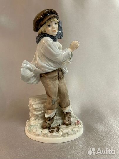 Фарфоровая статуэтка Coalport