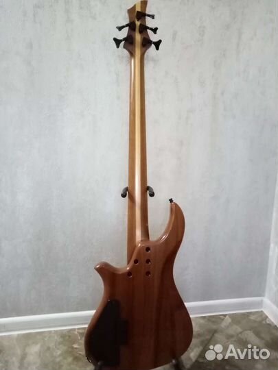 Бас гитара 5 струн