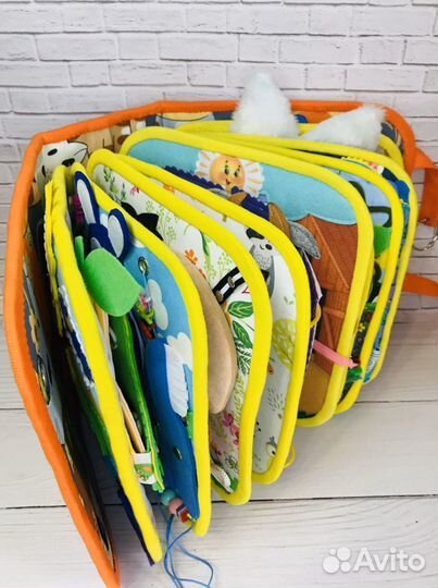 Развивающая книга из фетра ручной работы