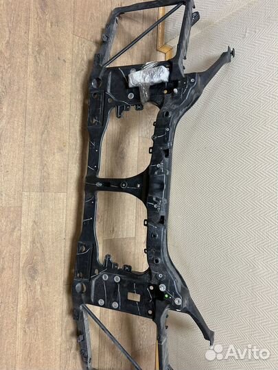 Телевизор (передняя установочная панель) Tesla S