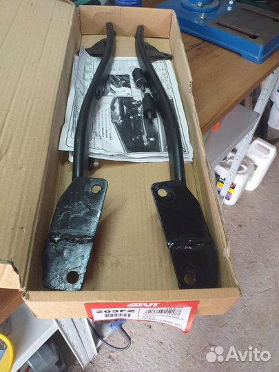 Givi 263FZ, крепление для центрального кофра