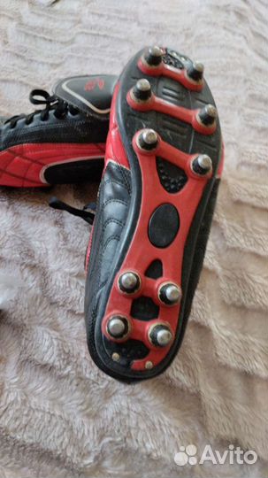 Футбольные бутсы