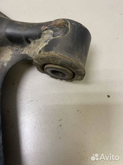 Рычаг передний левый нижний