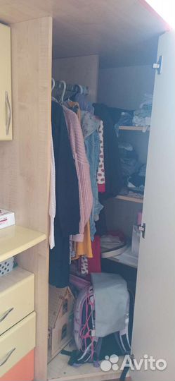 Детская кровать чердак со столом и шкафом