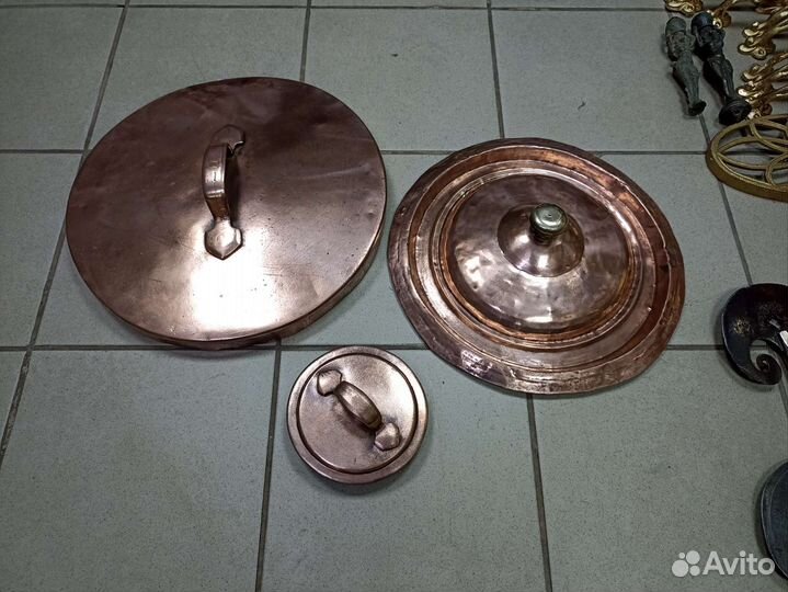 Старинные красно-медные крышки