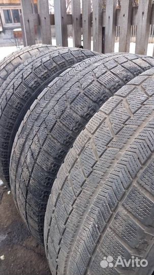 Bridgestone Blizzak VRX 215/65 R16 98S