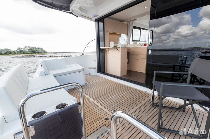 Яхта Beneteau Swift Trawler 41 Fly 2023