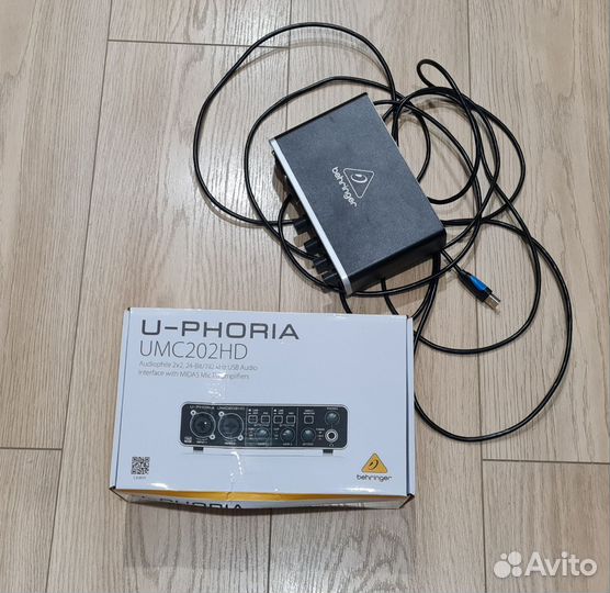 Внешняя звуковая карта Behringer U-Phoria UMC202HD