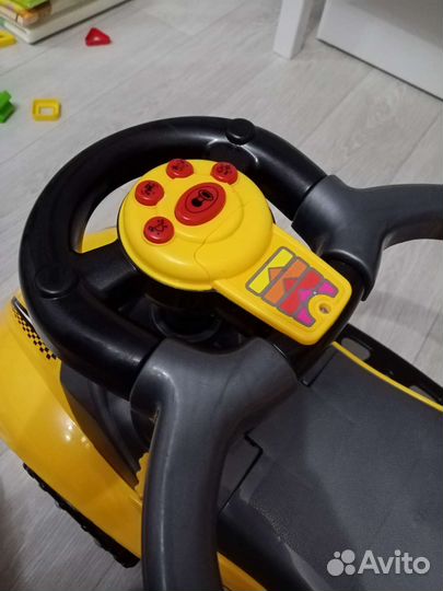 Машинка каталка толокар с ручкой