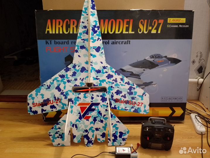 Самолет на пульте управления су 27
