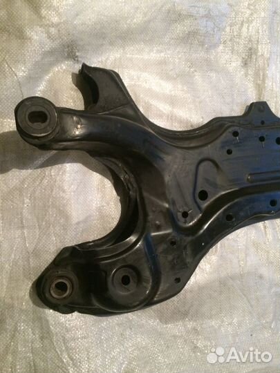 Подрамник Toyota Avensis II 5120105071 5120105072