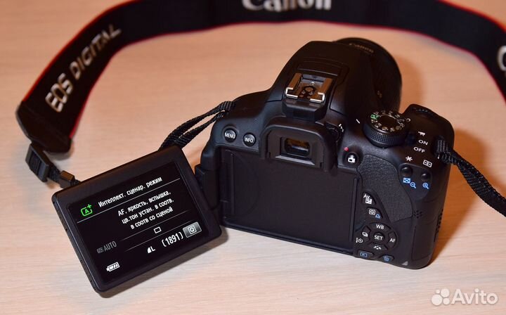 Зеркальный фотоаппарат Canon EOS 700D Kit