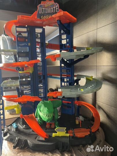 Парковка/Трек/гараж игровой hot wheels