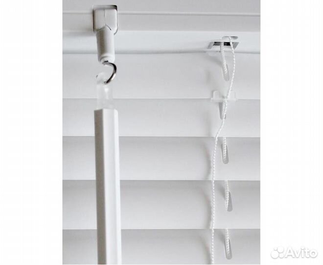 Жалюзи горизонтальные пластиковые белые