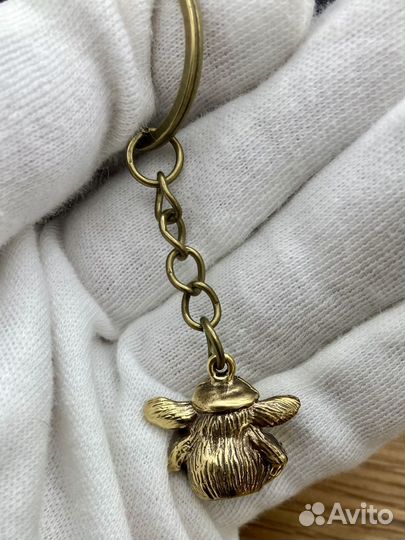 Брелок бронзовый авто домовой фигурка