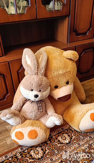 Большой медведь и заяц