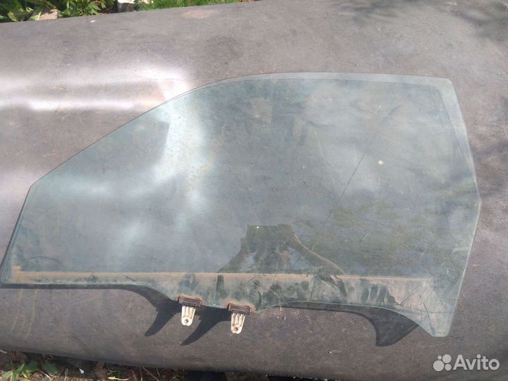 Гранд Витара 3х дверная стекло боковое