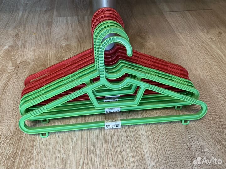 Вешалка детская для одежды