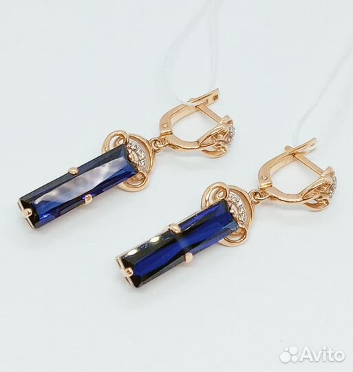 Золотые серьги с камнем