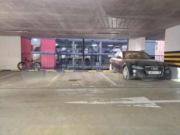 Машиноместо, 13 м²