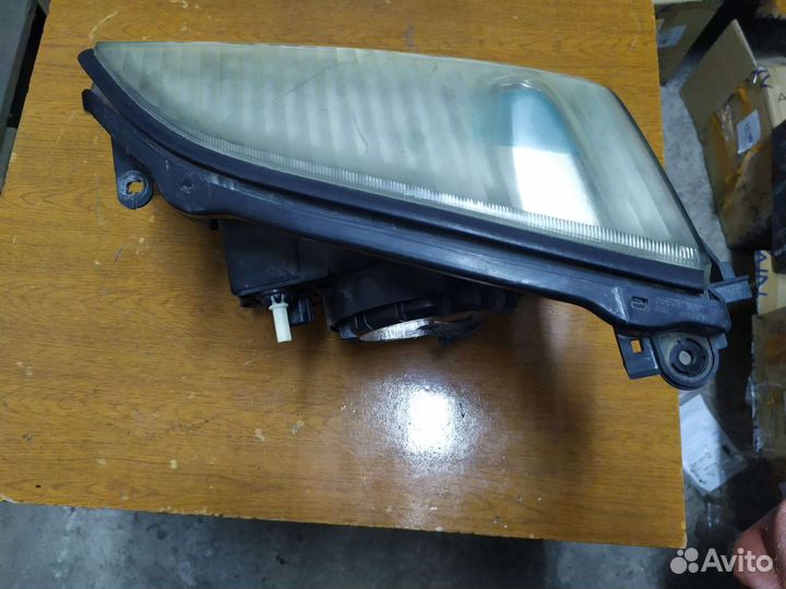 Фара nissan x-trail t30 правая ксенон