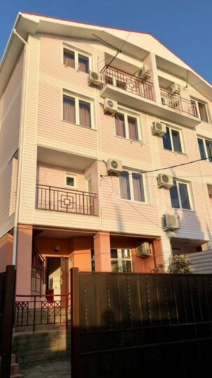 Коттедж 410 м² на участке 4 сот.