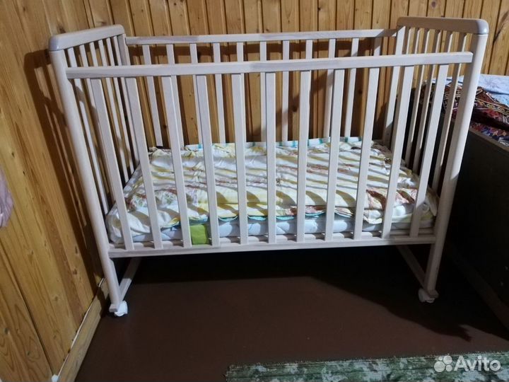 Кроватка детская продам