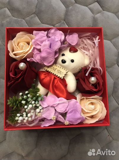 Подарочный набор: мыльные цветы с мишкой love