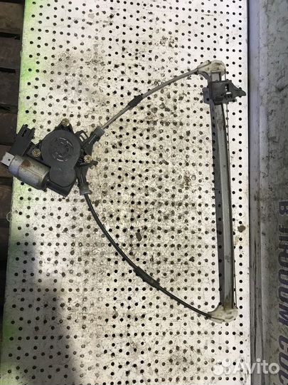 Стеклоподъемник задний правый (электрический) Mazd