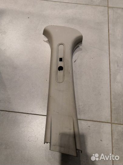 Обшивка стойки левая Dacia Sandero 2008