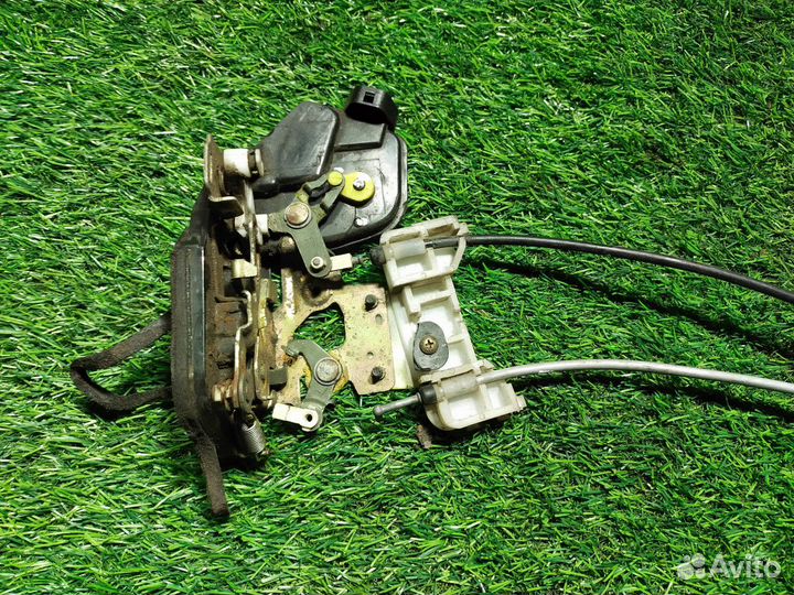 Замок двери Hyundai Elantra левый передний