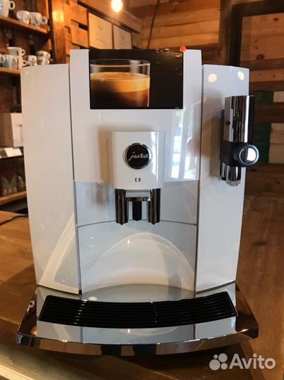 Автоматическая кофемашина Jura E8 (EB) Piano White