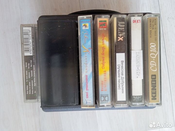 Аудиокассеты + стойка