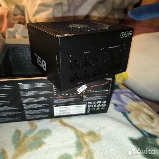 Блок питание Gigabyte P750M