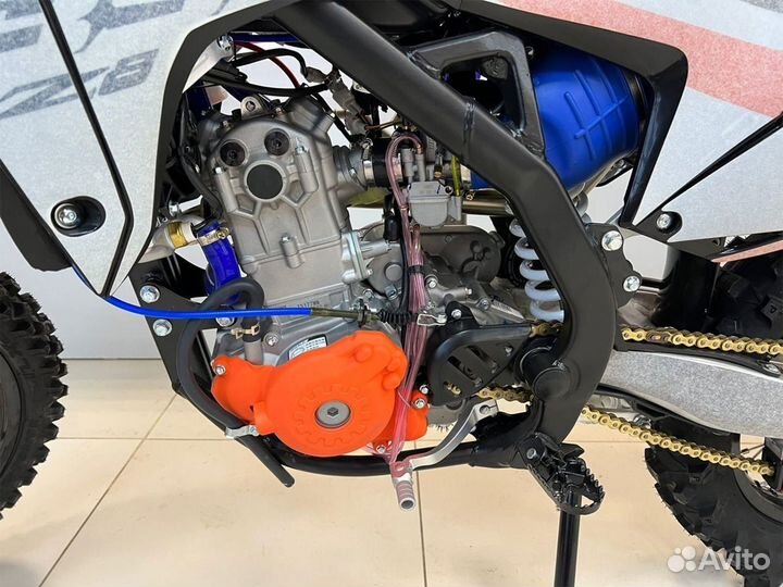 Мотоцикл эндуро BSE Z8 300e 21/18 cross витрина