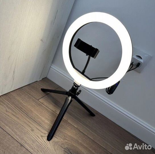 Кольцевая лампа со штативом светодиодная 26 см