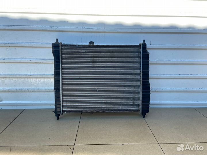 Радиатор охлаждения Chevrolet Авео Т200