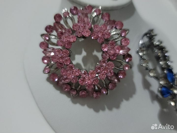 Лот винтажных брош из Великобритании