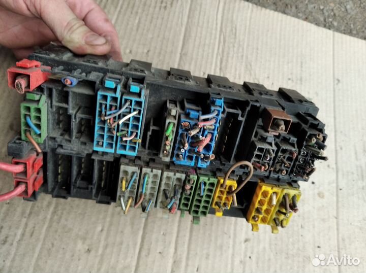 Блок предохранителей Фольцваген Пассат Б3 1.8