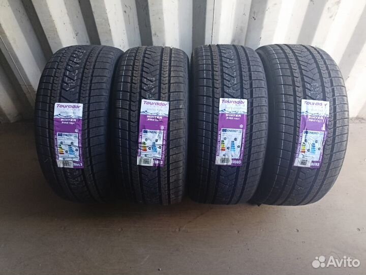 Tourador Winter Pro TSU1 275/45 R21 и 315/40 R21 109V
