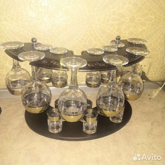 Мини-бар, фужеры и рюмки