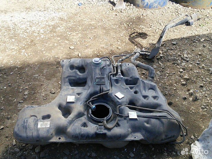 Бензобак Тойота аурис Е18