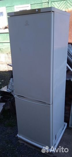 Холодильник бу indesit