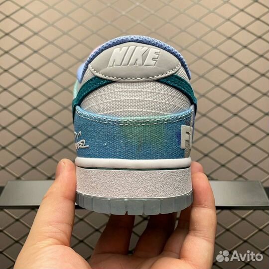 Кроссовки Futura Laboratories x Nike SB Dunk Low