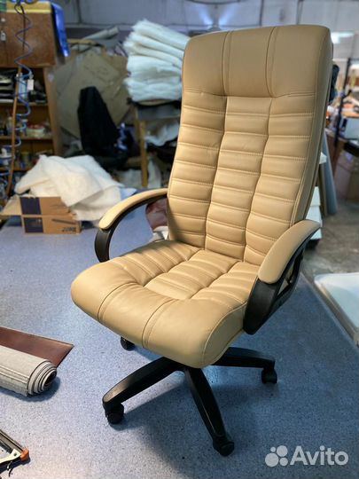 Офисное кресло