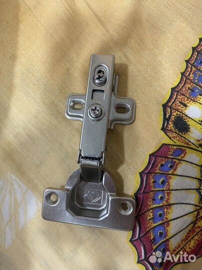 Петля мебельная с доводчиком