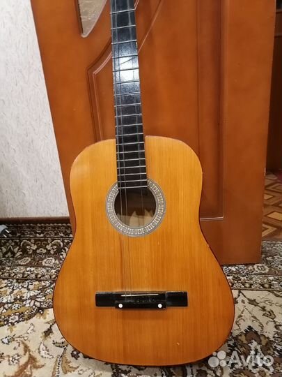 Акустическая гитара